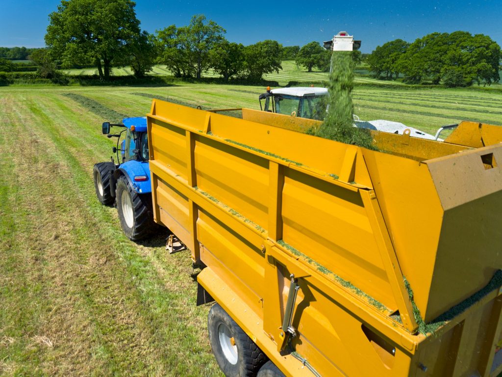 harvesting hay in rolling green fields on sunny da 2026 03 26 08 22 19 utc 2048x1535
